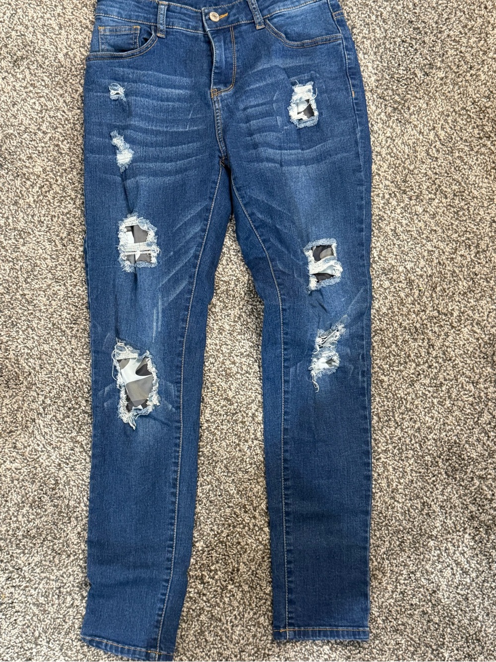 Distressed Women’s Skinny Jeans with camo accents